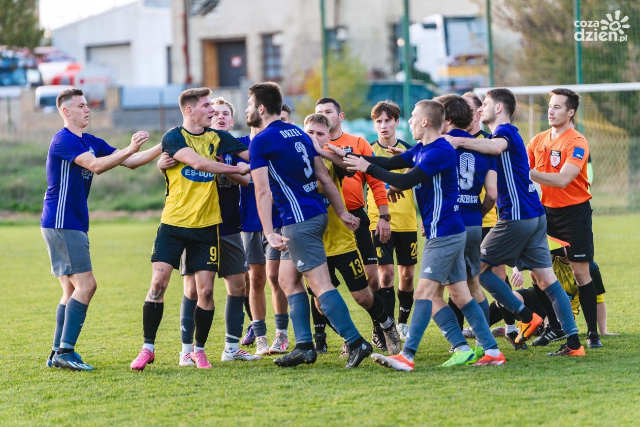 Tymex Liga Okręgowa: 13 goli Warki, Jodła na szczycie, Młodzik remisuje