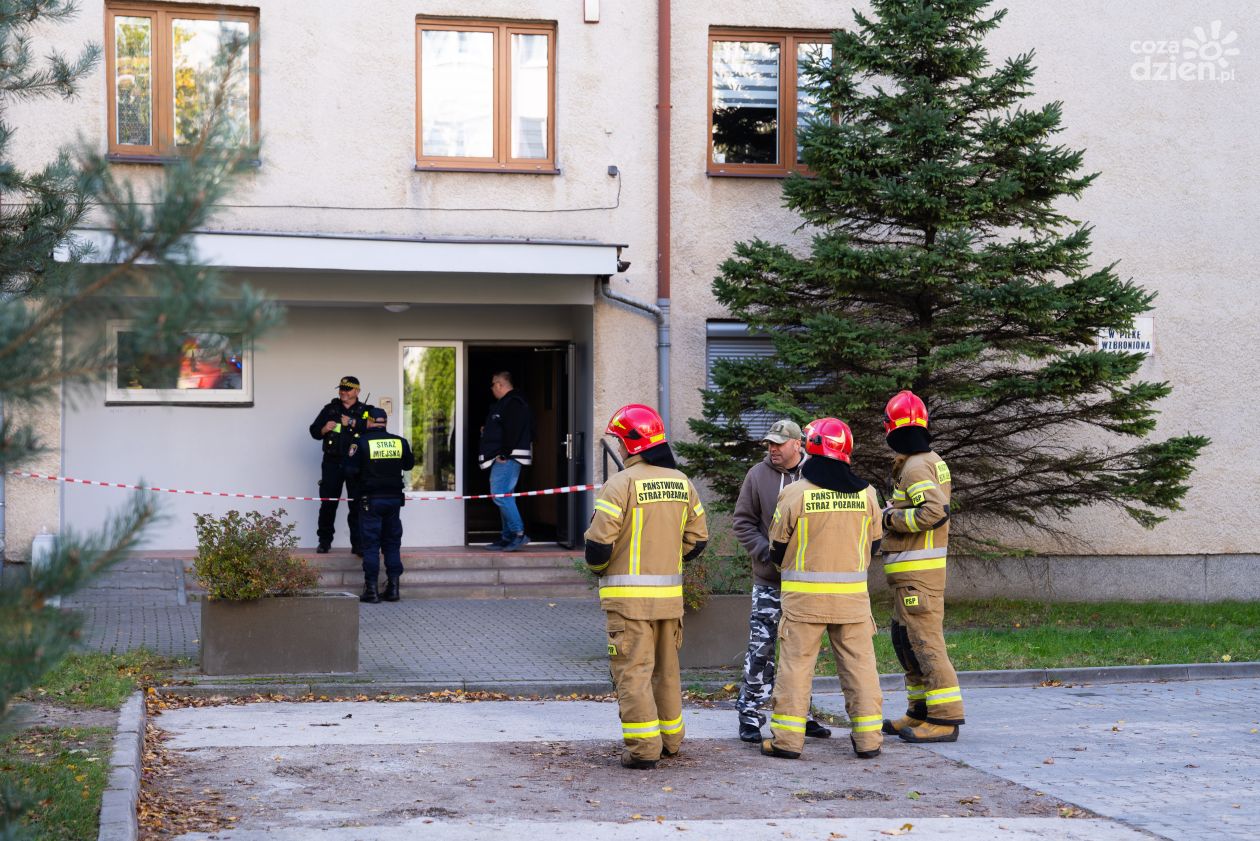 Ewakuacja mieszkańców przy ul. Paderewskiego (zdjęcia)