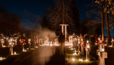 Zdjęcia Nocny spacer po cmentarzu przy Limanowskiego (zdjęcia)