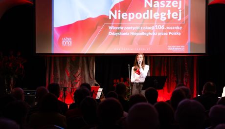 Wieczór poezji i piosenek patriotycznych - "Naszej Niepodległej. Wieczór poetycki z okazji 106. rocznicy odzyskania przez Polskę niepodległości" (zdjęcia)