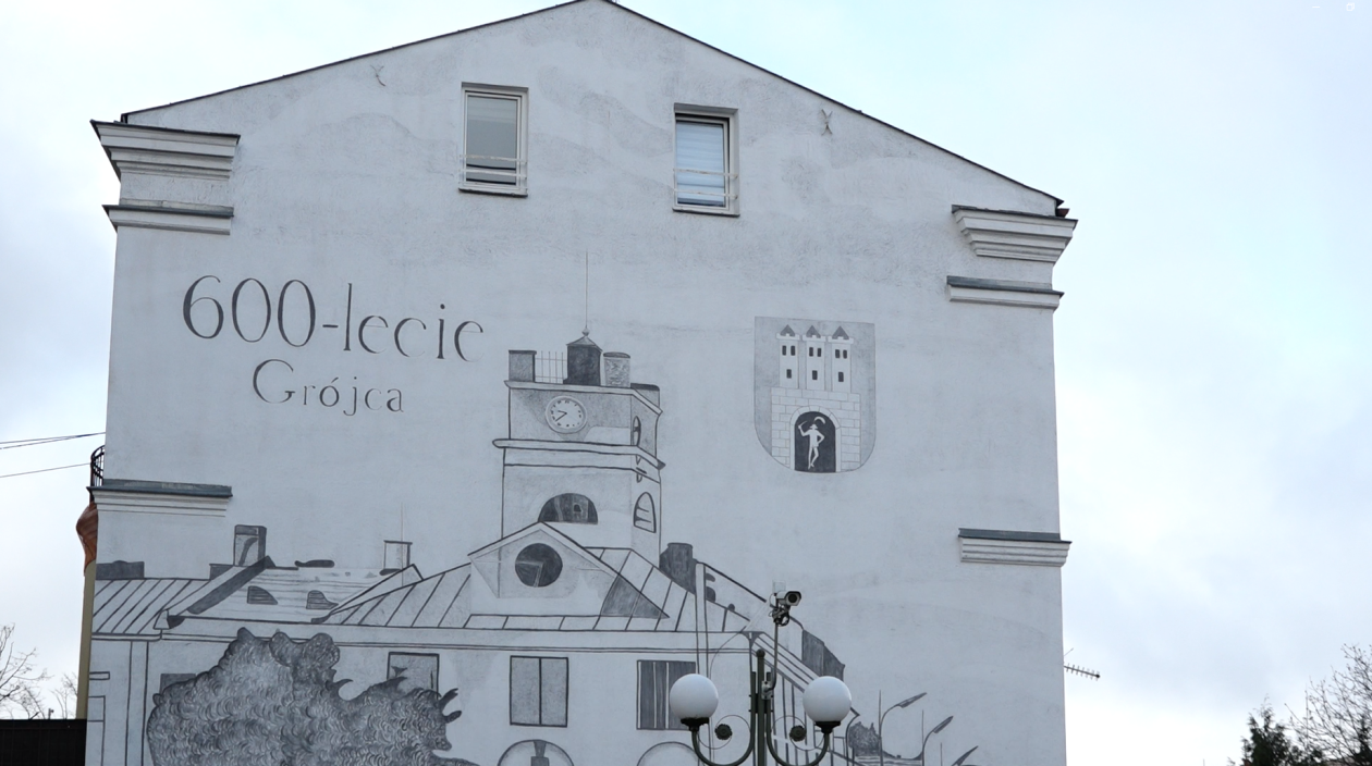 Mural wykonany ołówkiem. Nowy projekt w centrum Grójca 