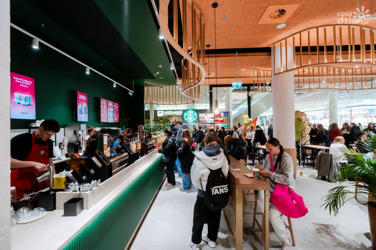 Tłumy na otwarciu Starbucksa w Galerii Słonecznej (zdjęcia)