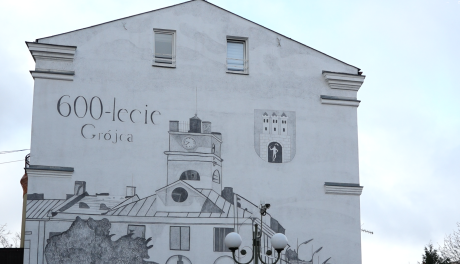 Mural wykonany ołówkiem. Nowy projekt w centrum Grójca 