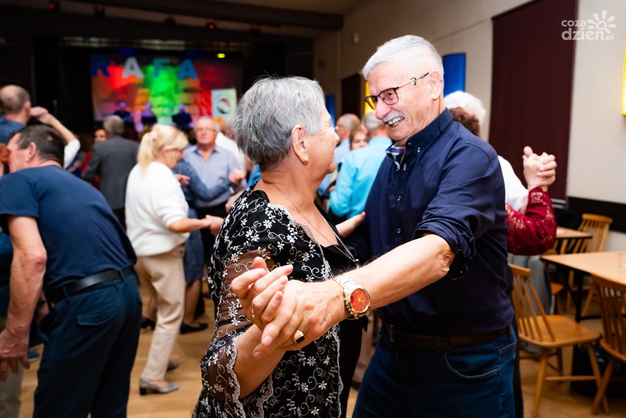 Wieczorek taneczny w Domu Kultury Idalin (zdjęcia)