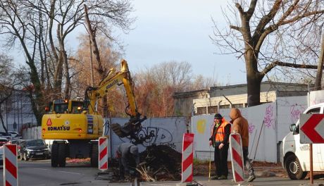 Rozbierają bocznice kolejowe na ulicach Mazowieckiego i Tytoniowej  