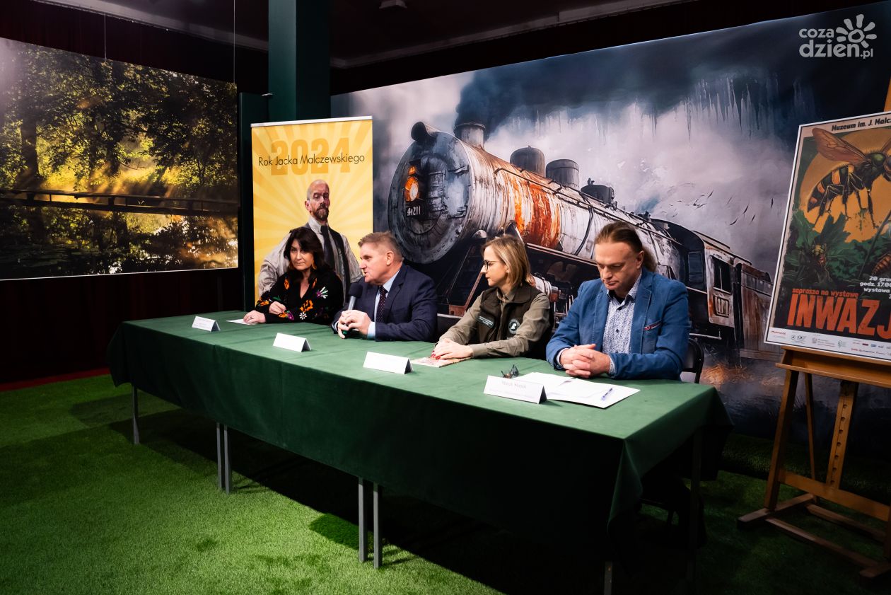 Konferencja prasowa poświęcona wernisażowi wystawy przyrodniczej INWAZJA w Muzeum im. Jacka Malczewskiego (zdjęcia)