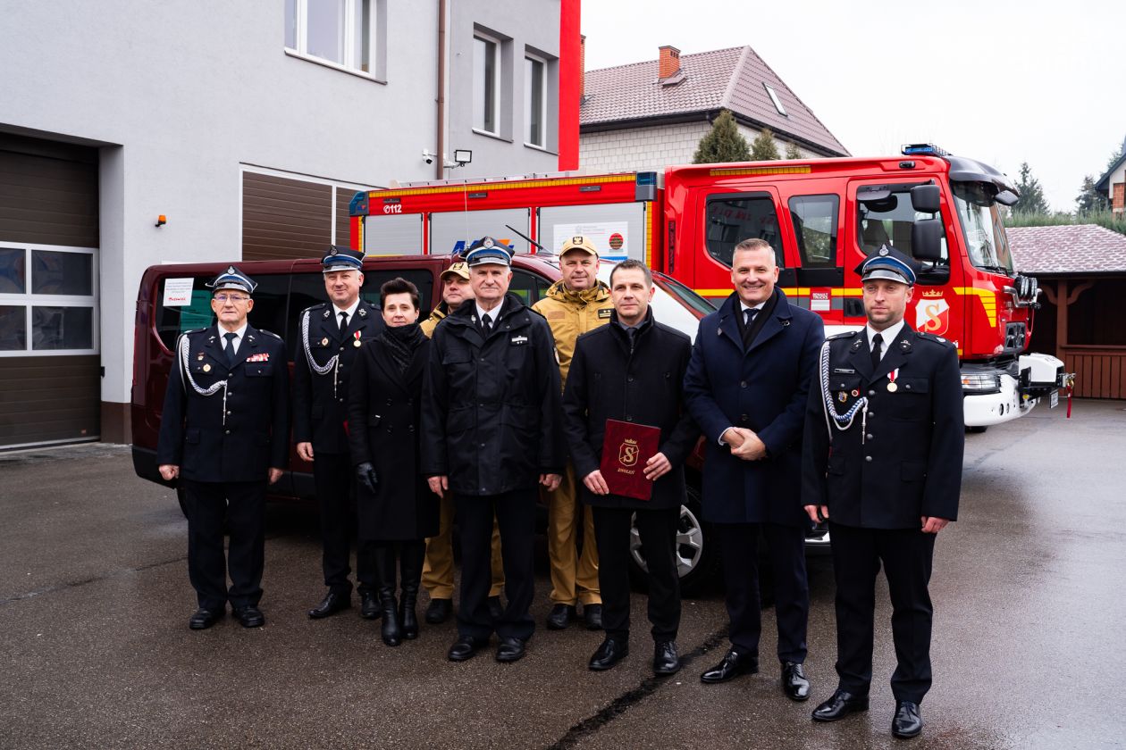 Przekazanie wozu strażackiego dla OSP Zwoleń (zdjęcia)