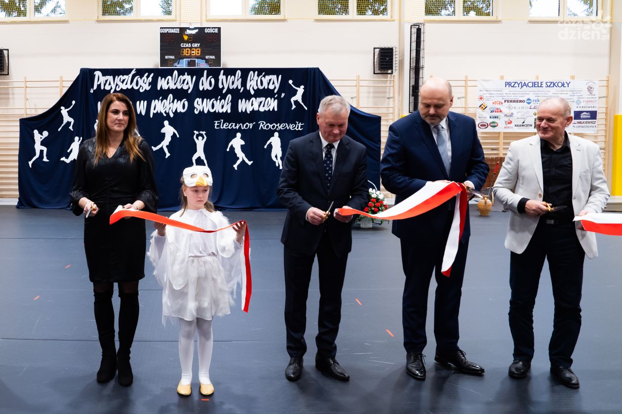 Święto w szkole w Woli Taczowskiej. Do użytku oddano nową halę sportową