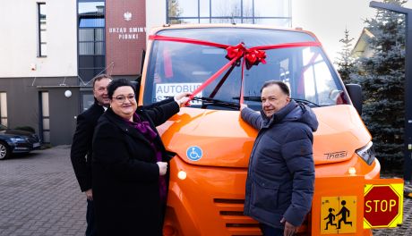 Przekazanie autobusu szkolnego dla gm. Pionki w ramach programu "Autobusy dla mazowieckich szkół" (zdjęcia)