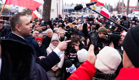 Karol Nawrocki w Kozienicach. Przywitało go kilkuset mieszkańców