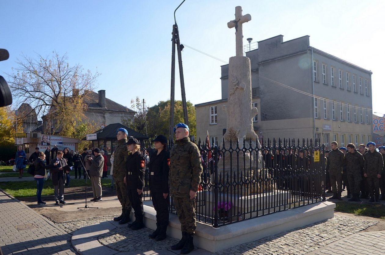 Krzyż wolności pod opieką uczniów ZDZ