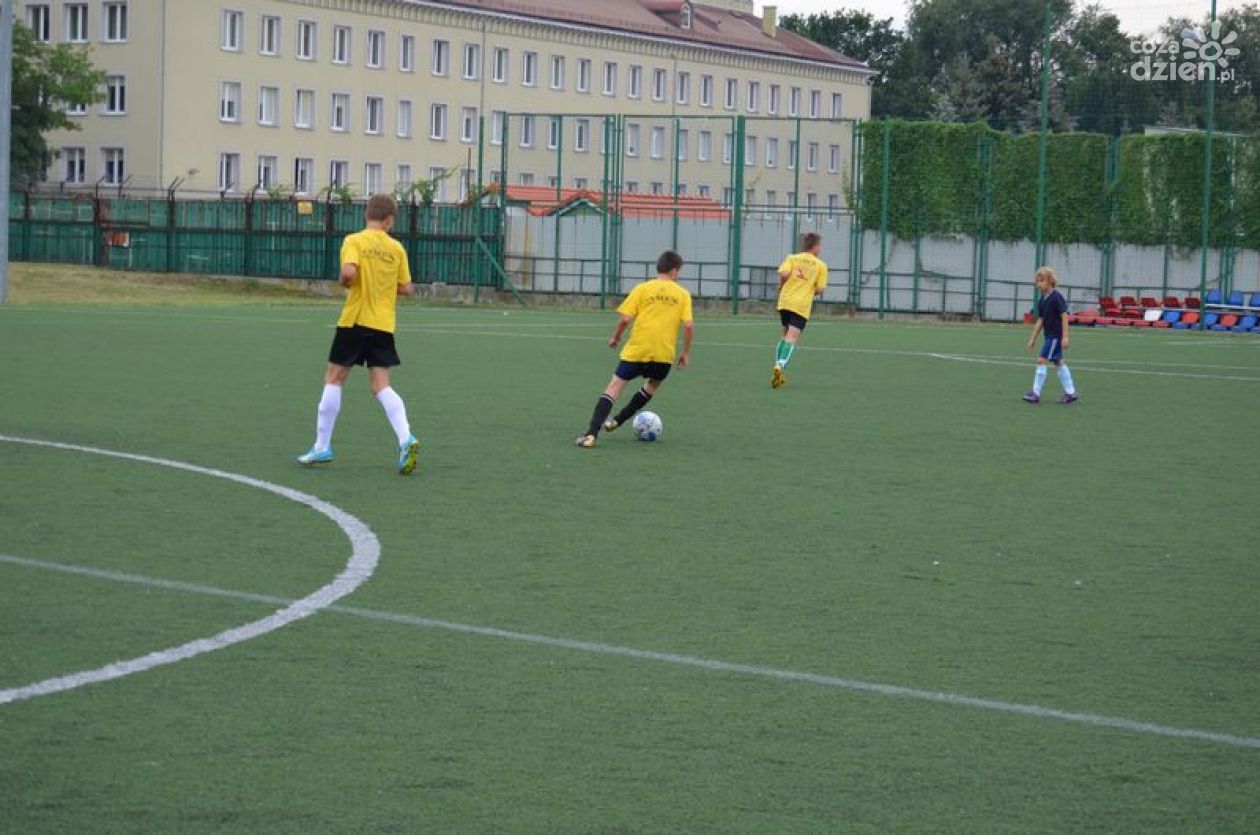 Z Podwórka Na Stadion: Młodzik-Gołębiów I