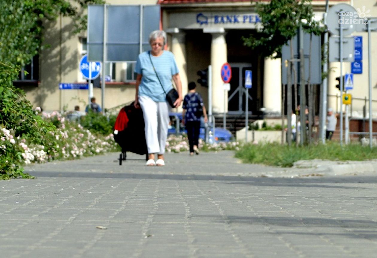 Niewygodna kostka opanowała chodniki