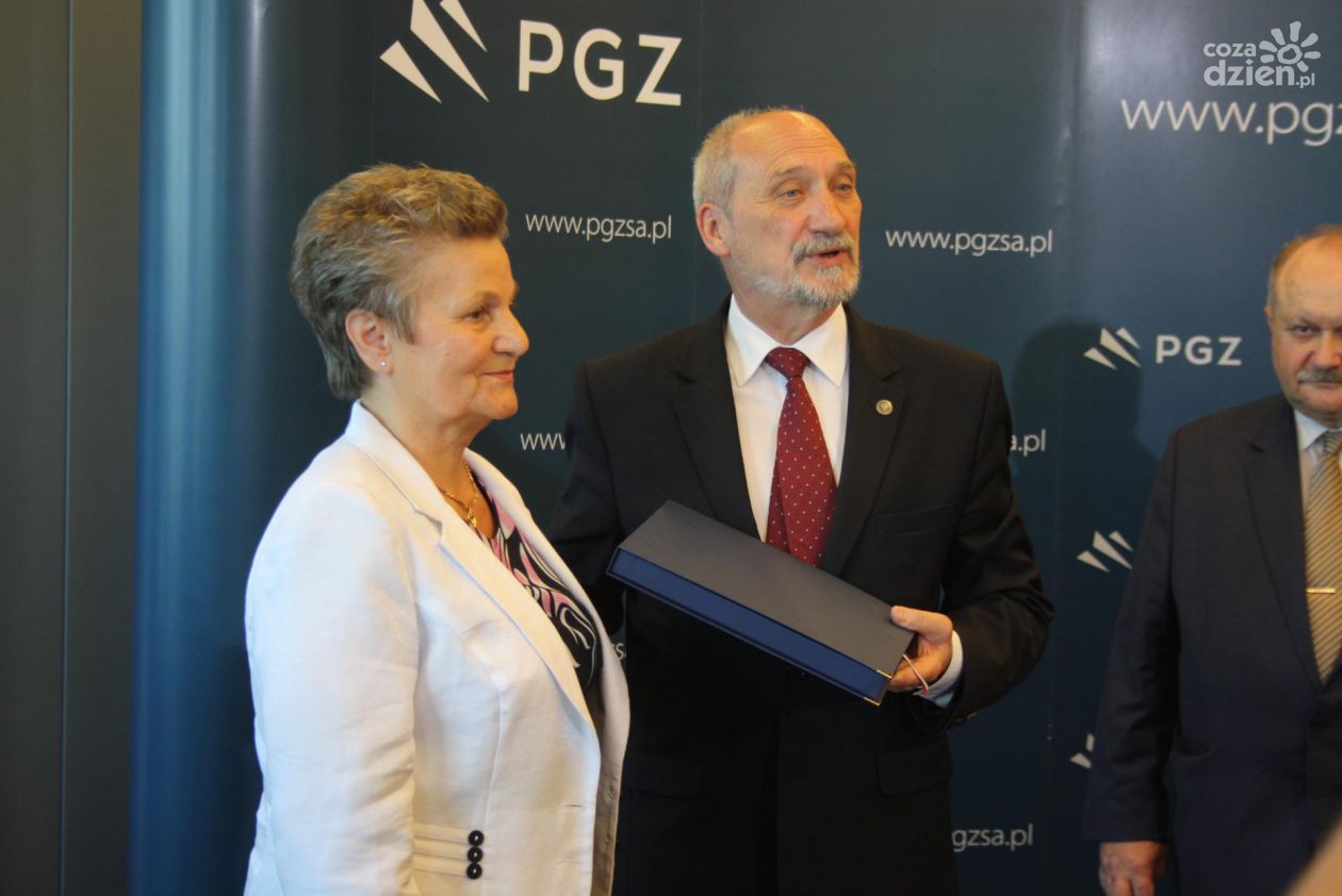 Macierewicz wyróżnił bahaterów czerwca