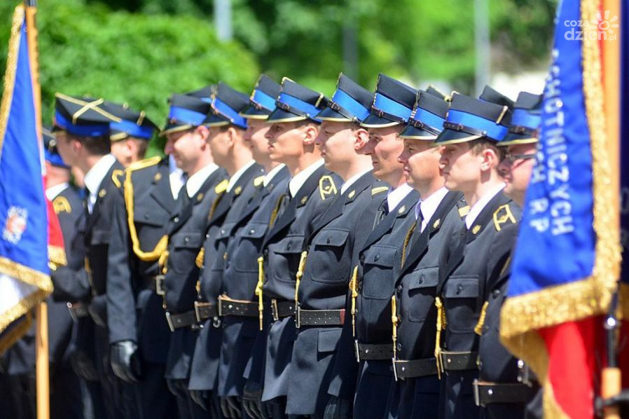 Dzień Strażaka. Awanse, odznaczenia i nowy samochód