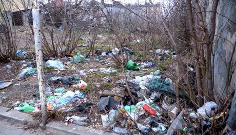 Radom w śmieciach! 120 działek do posprzątania!