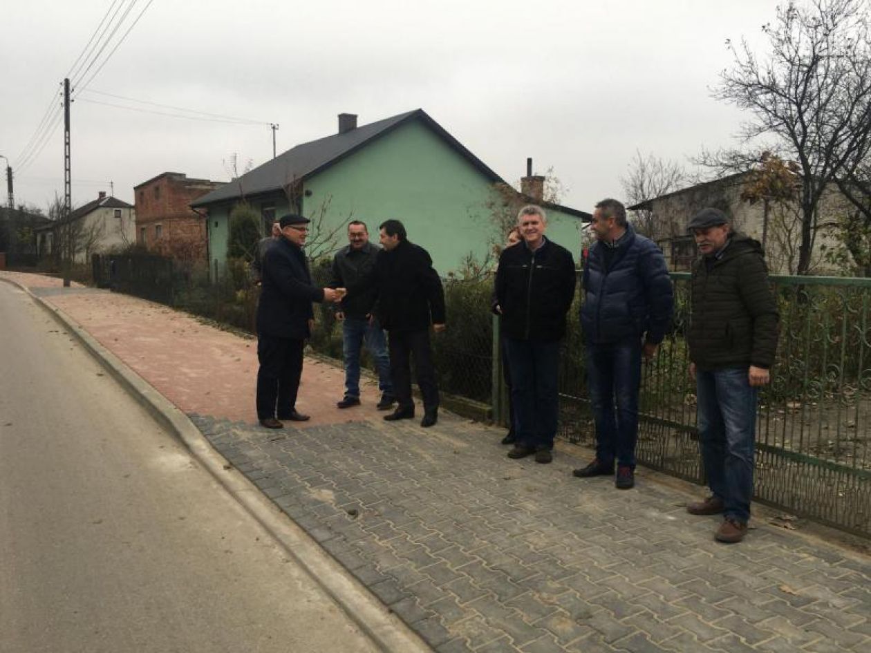 Kozienice. Nowy chodnik w Sieciechowie